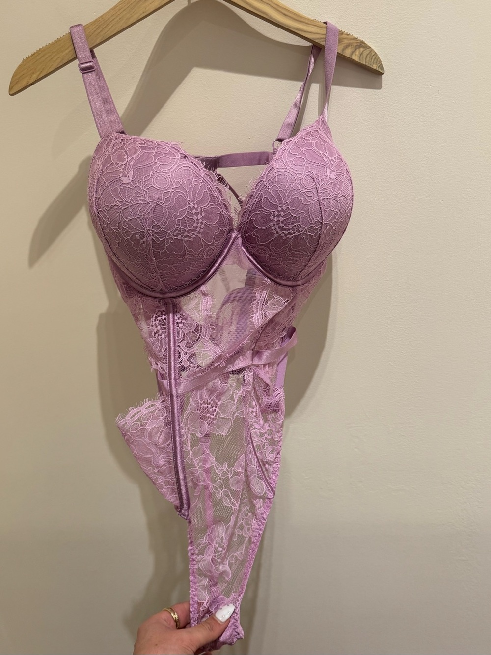 Victoria's Secret Lace Push-Up Bodysuit - Lilac Pink